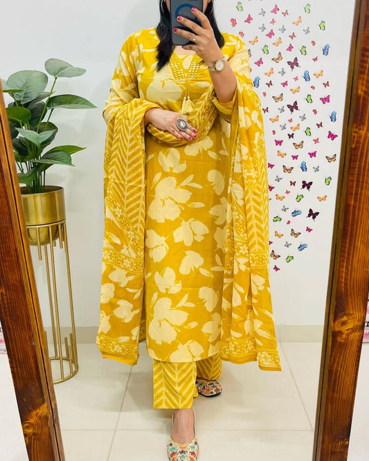 Women Pure Cotton Kurta and Pant With Dupatta